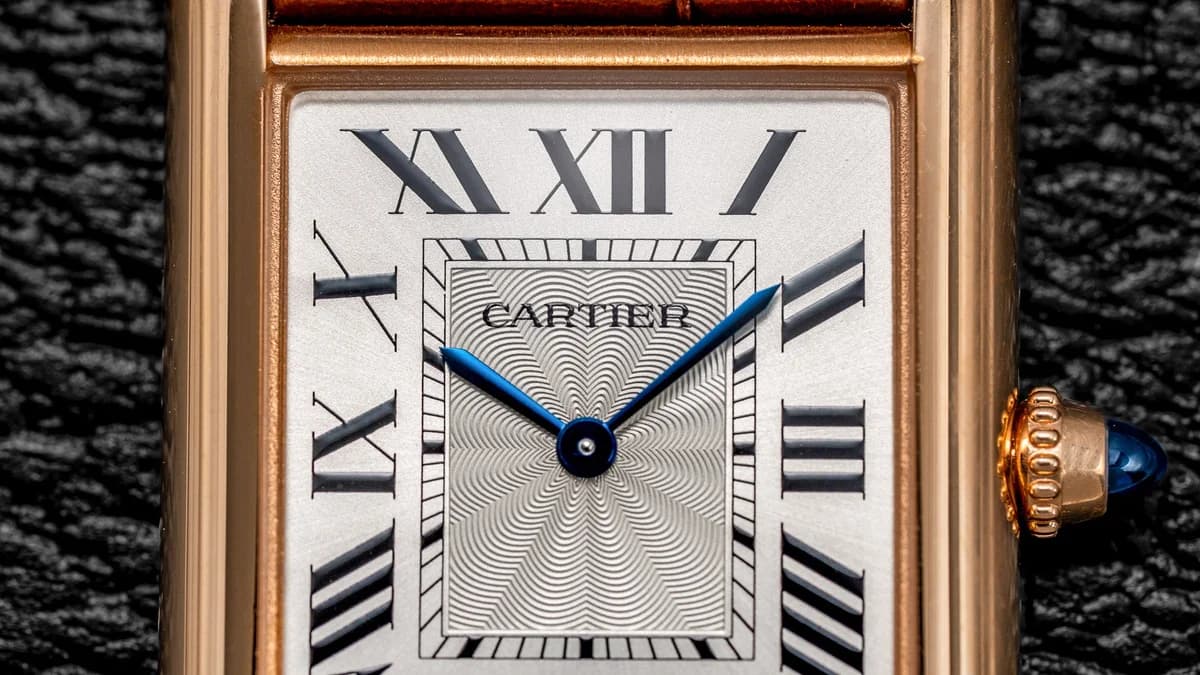 Solid caseback engraved with Cartier, mecanique, Swiss Made, and Au 750. The Tank Louis has always used a solid caseback rather than exhibition.