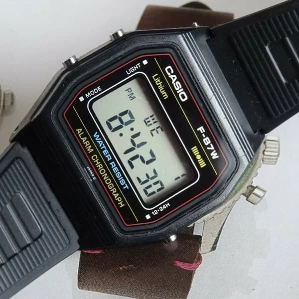 Casio F-87W & F-91W detail 4