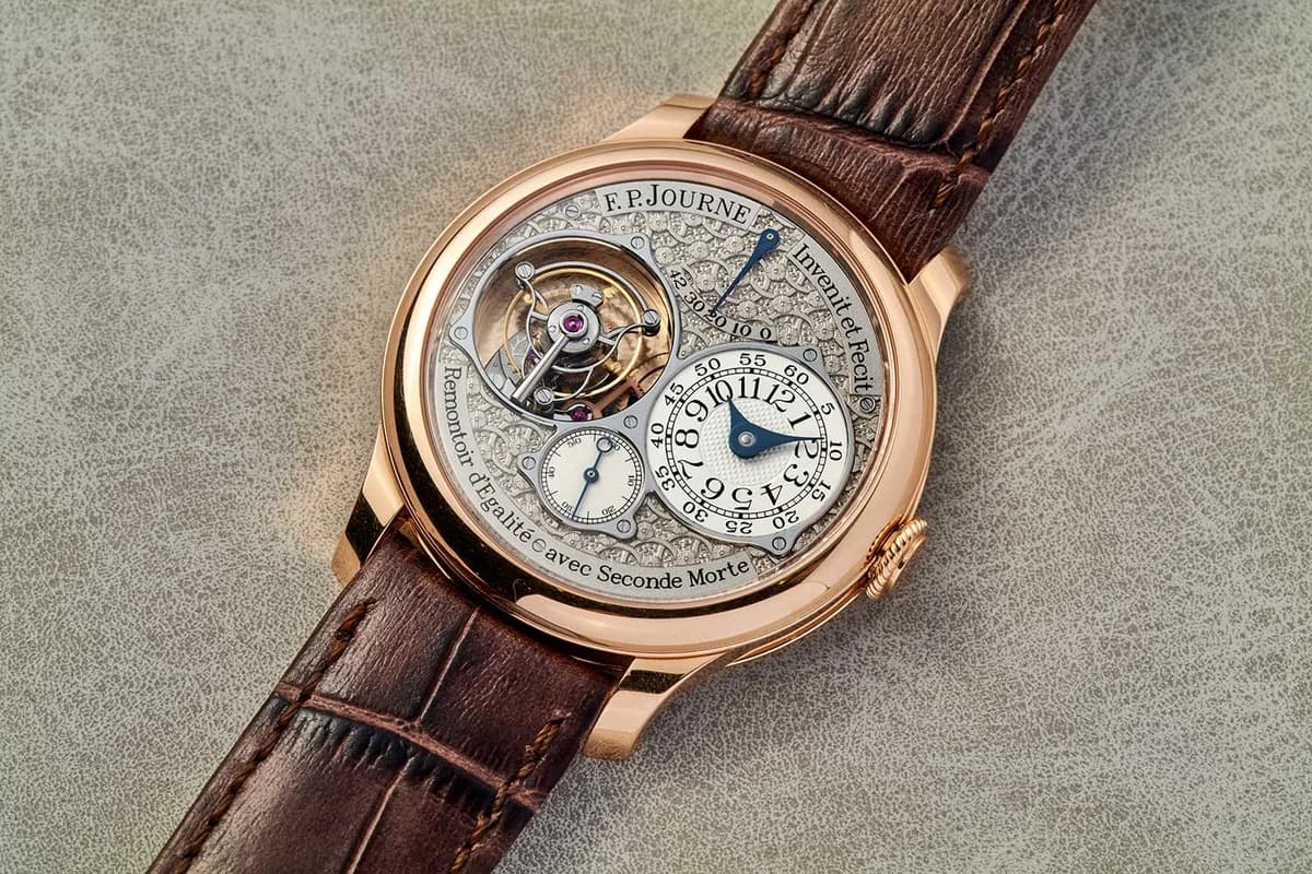 Original brass Caliber 1498 visible through exhibition caseback, Geneva stripes finishing
