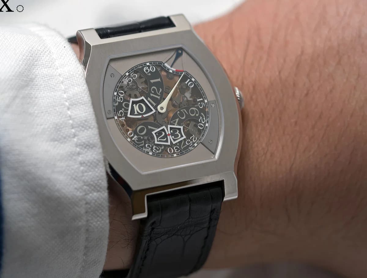 Three-quarter view of the rose gold Vagabondage III on black alligator strap with folding clasp