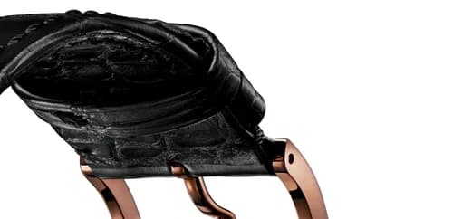 Lug-to-strap transition showing the rose gold case meeting the black alligator strap. The Chronometre a Resonance engraving is visible on the lower case band.