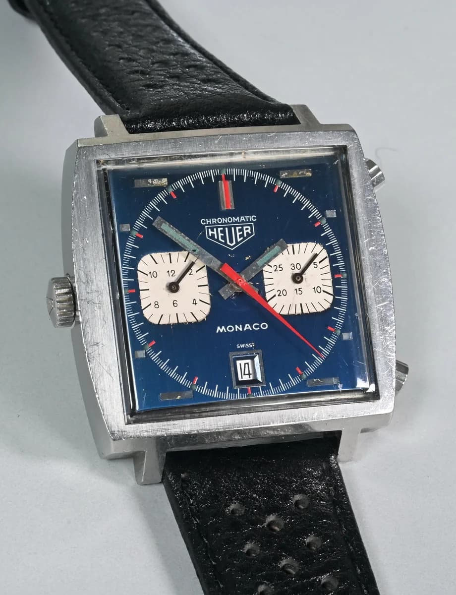 Lower quadrant macro showing the date window at 6 o'clock, the applied indices, and the transition from dial to bezel edge.