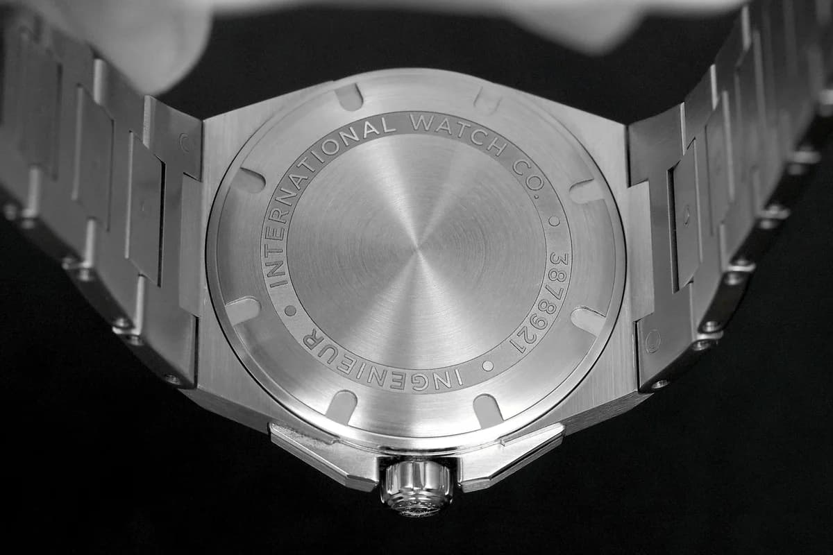 Side profile revealing the Genta-designed case shape and H-link bracelet
