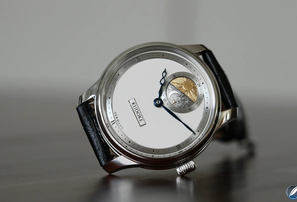 The Kudoke 2 Deep Blue variant showing the same 39mm case with a deep blue galvanized dial field