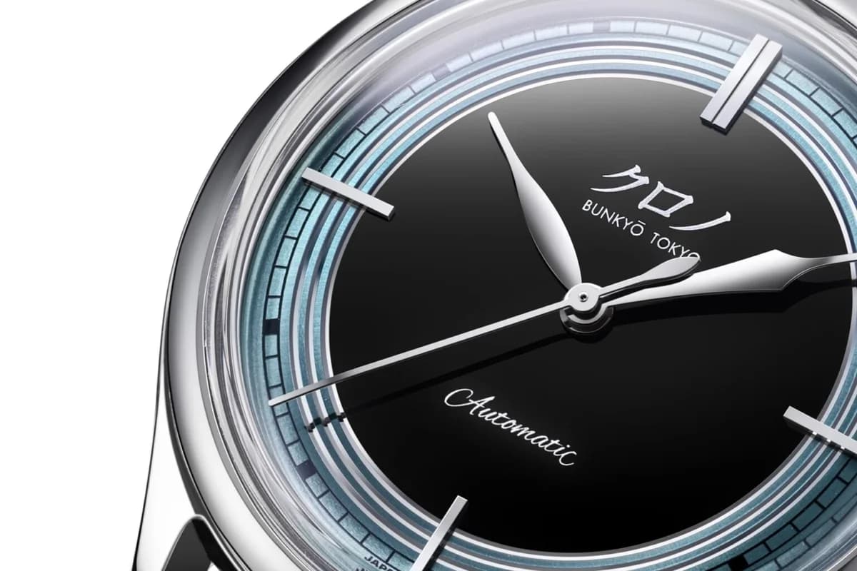 The lapis-green periphery where the cylindrical dial curves steeply at the edges