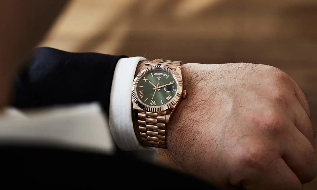 Rolex Caliber 3255 with Chronergy escapement, blue Parachrom hairspring, and 31 jewels visible.