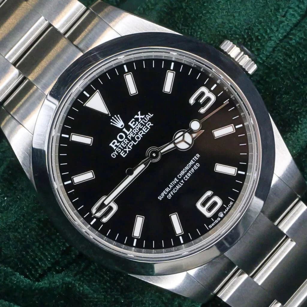 Oysterlock folding clasp with the Rolex coronet. The Easylink comfort extension adds 5mm.