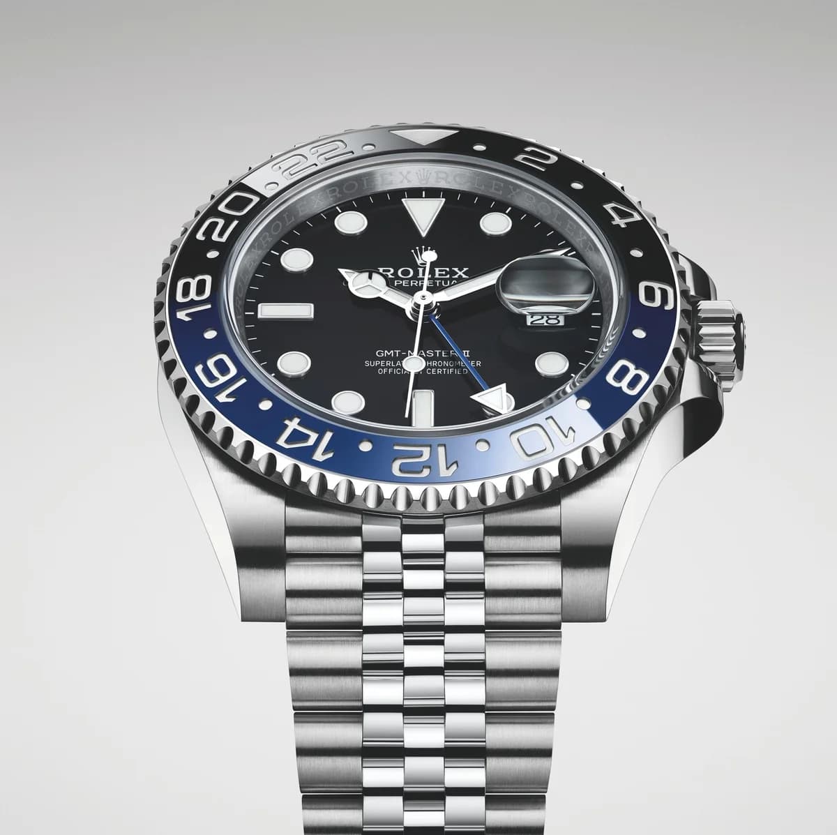 Solid screw-down caseback. No exhibition window on the GMT-Master II. The Caliber 3285 stays hidden.