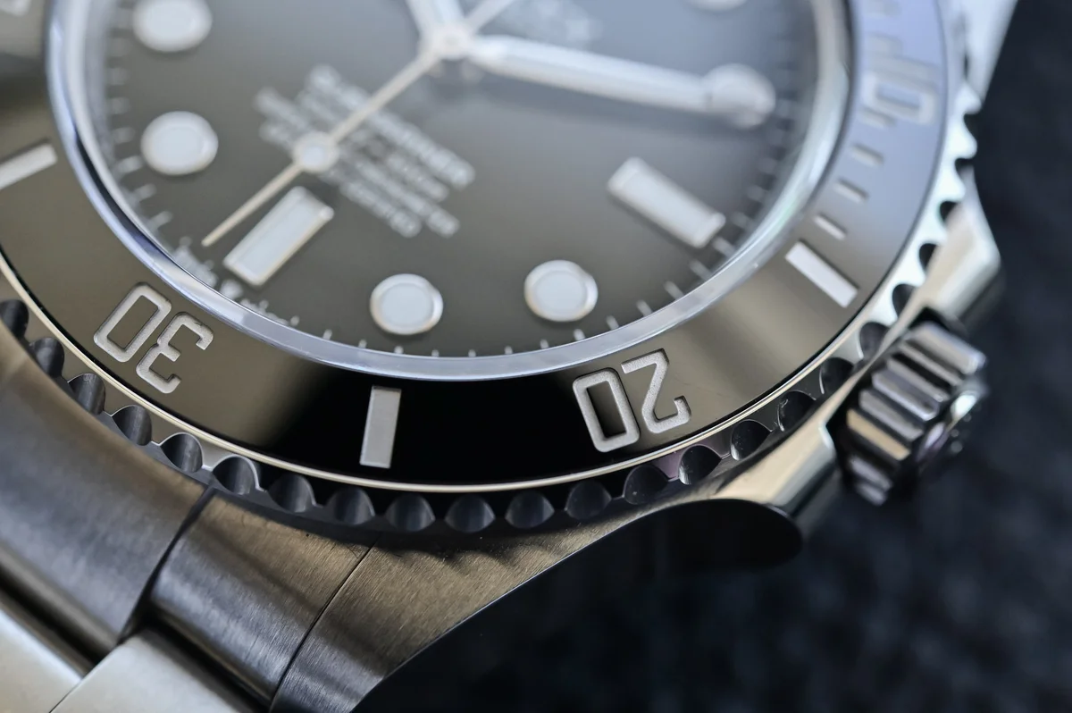 Cerachrom ceramic bezel macro: platinum-filled numerals, knurled edge