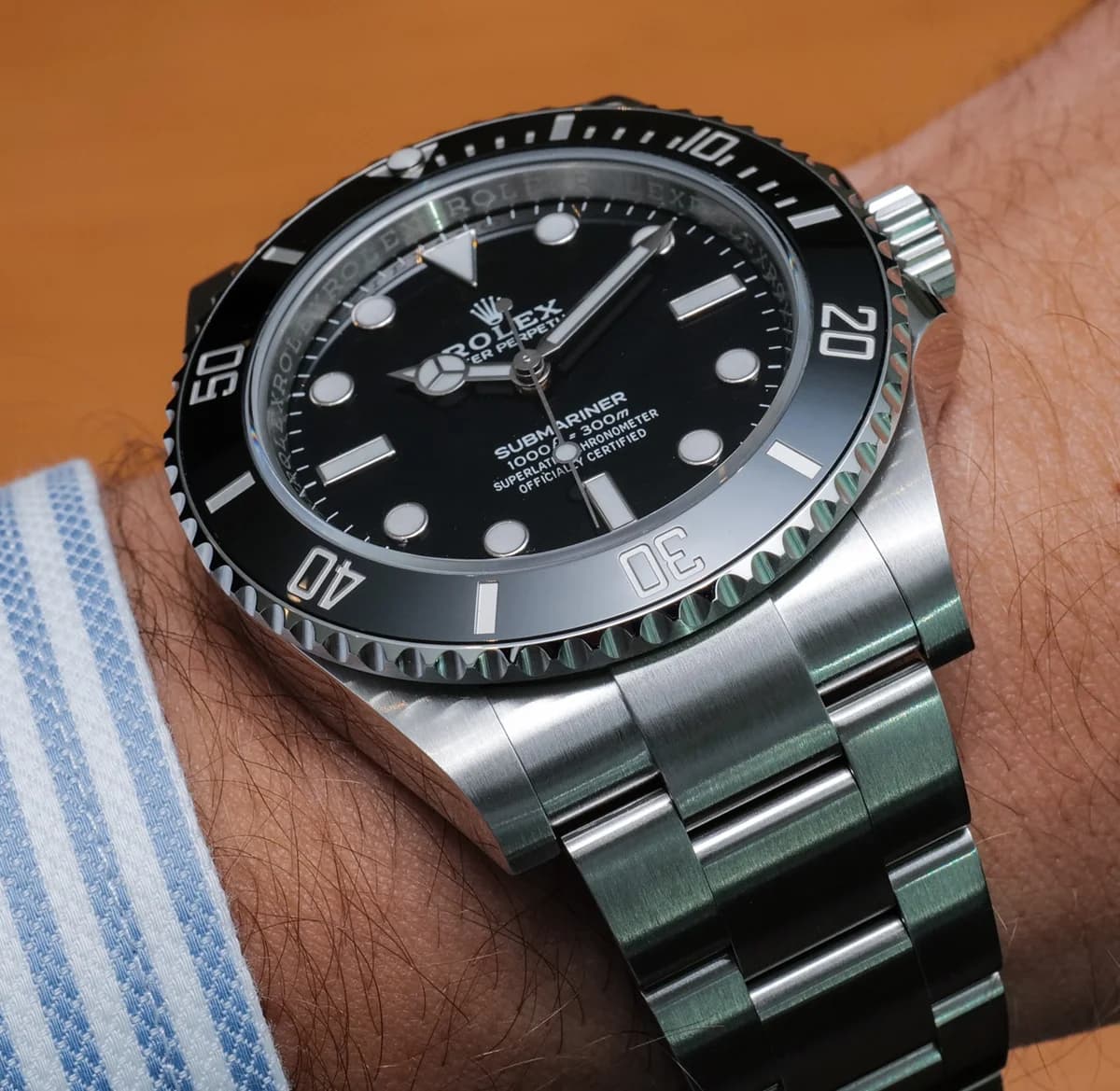 41mm on the wrist with a dress shirt: the Submariner slides under most cuffs
