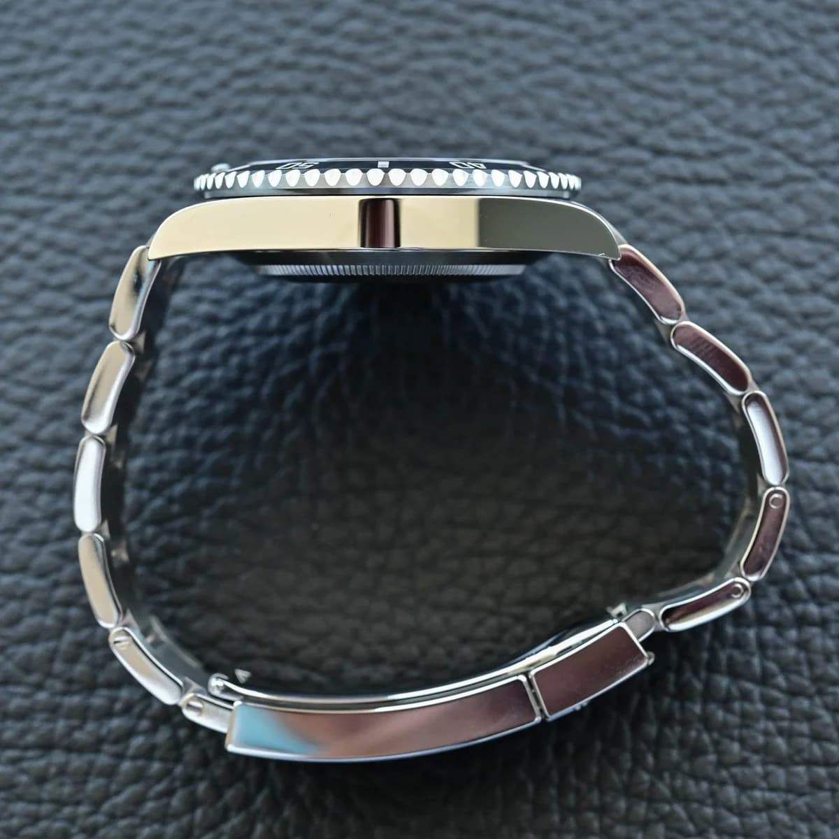 Side profile showing the 12.3mm case thickness and redesigned lugs