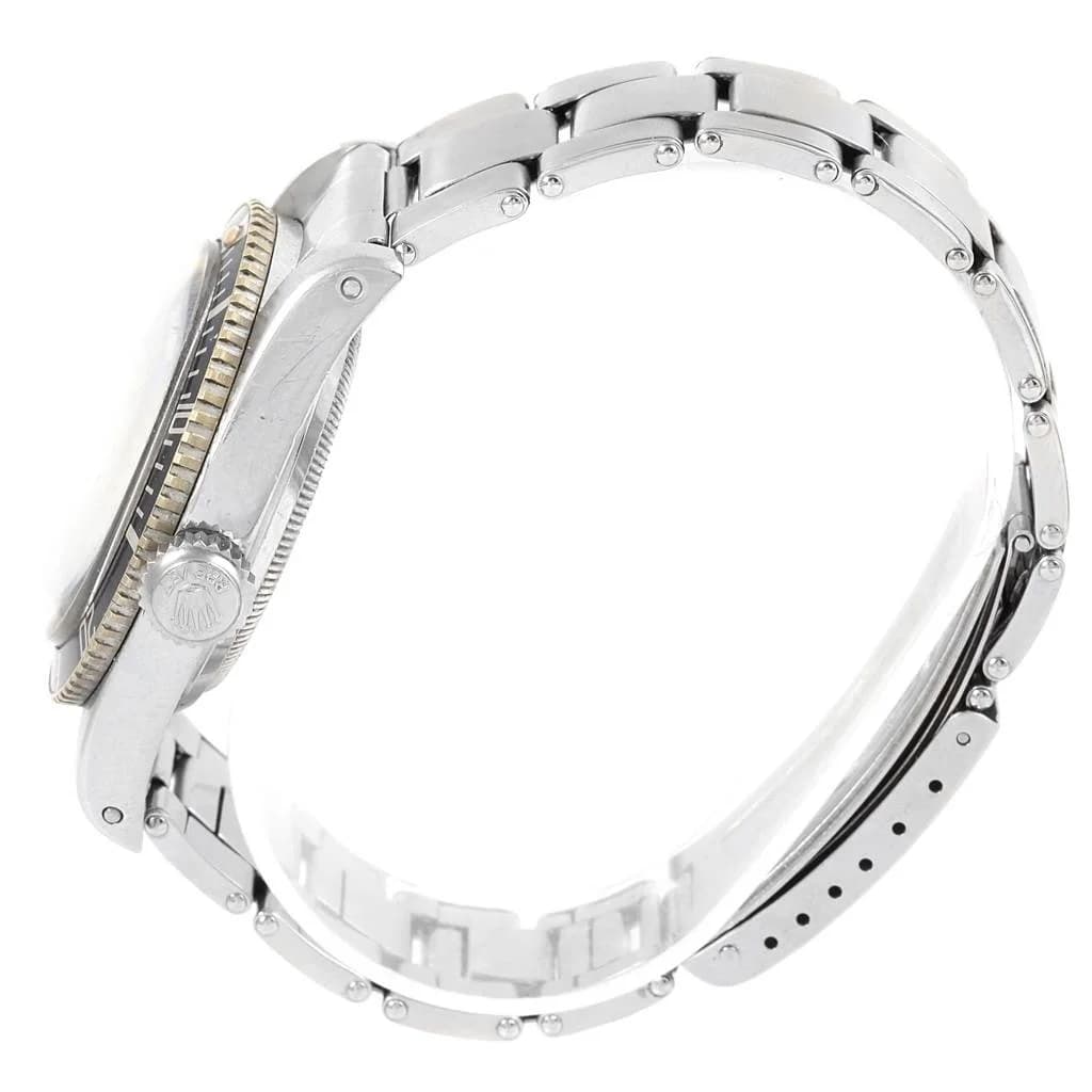 Reverse angle: the Big Crown protrudes from the case without protective shoulders, a defining characteristic of pre-5512 Submariners