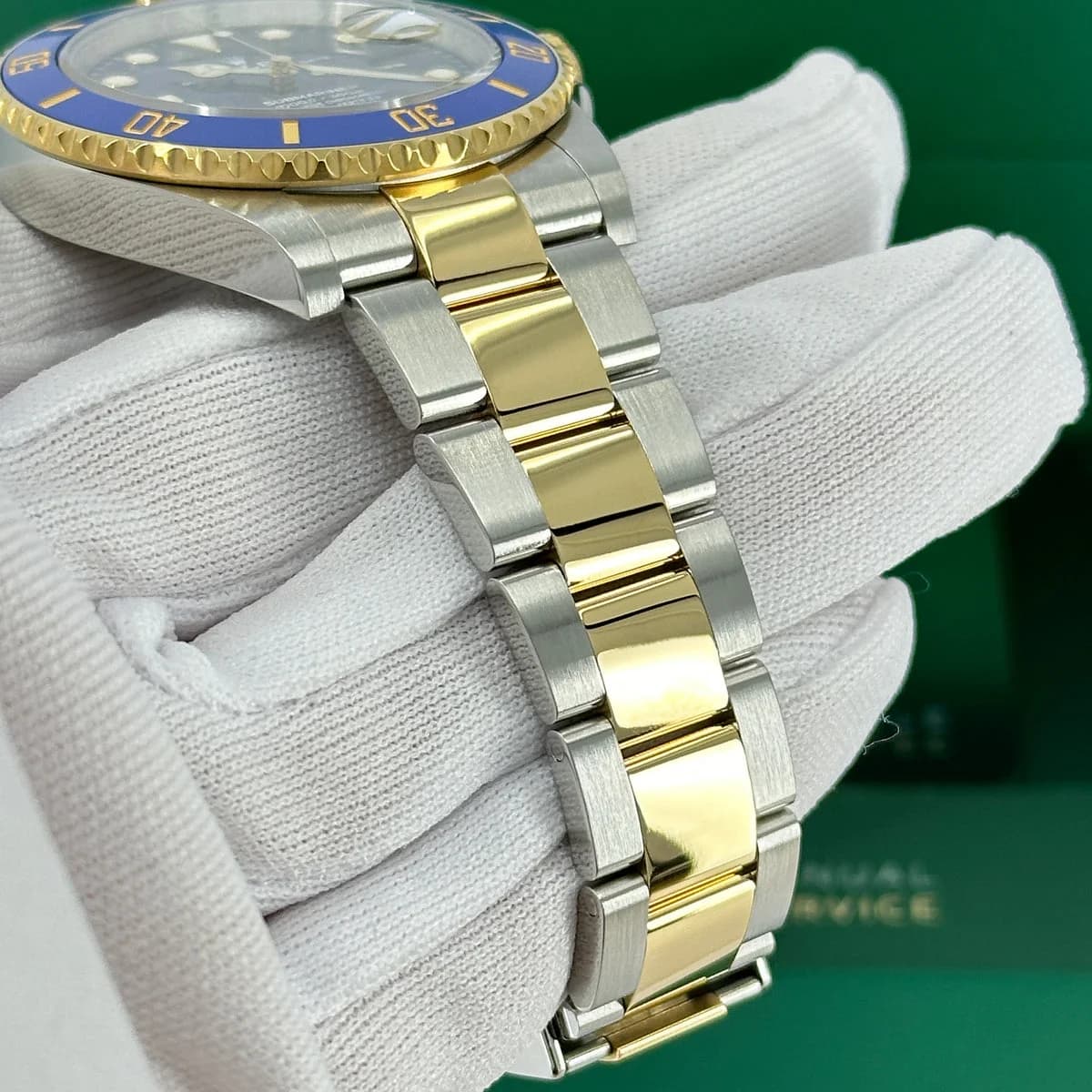 Two-tone Oyster bracelet: 18K yellow gold and 904L Oystersteel