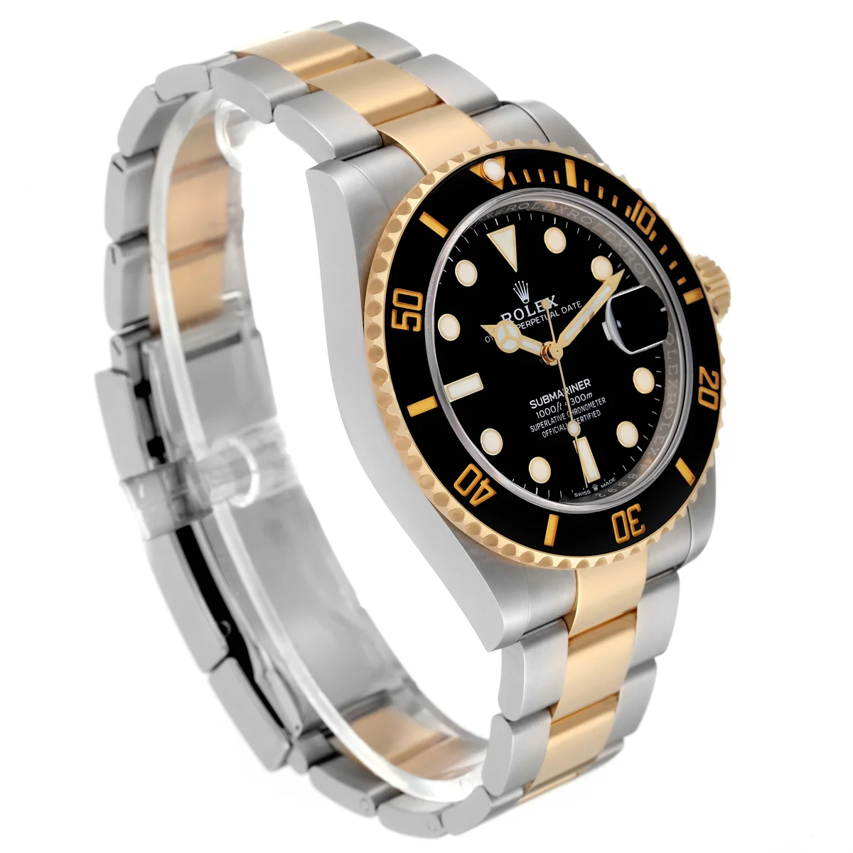 Three-quarter view of the 126613LN showing gold center links against black ceramic and steel