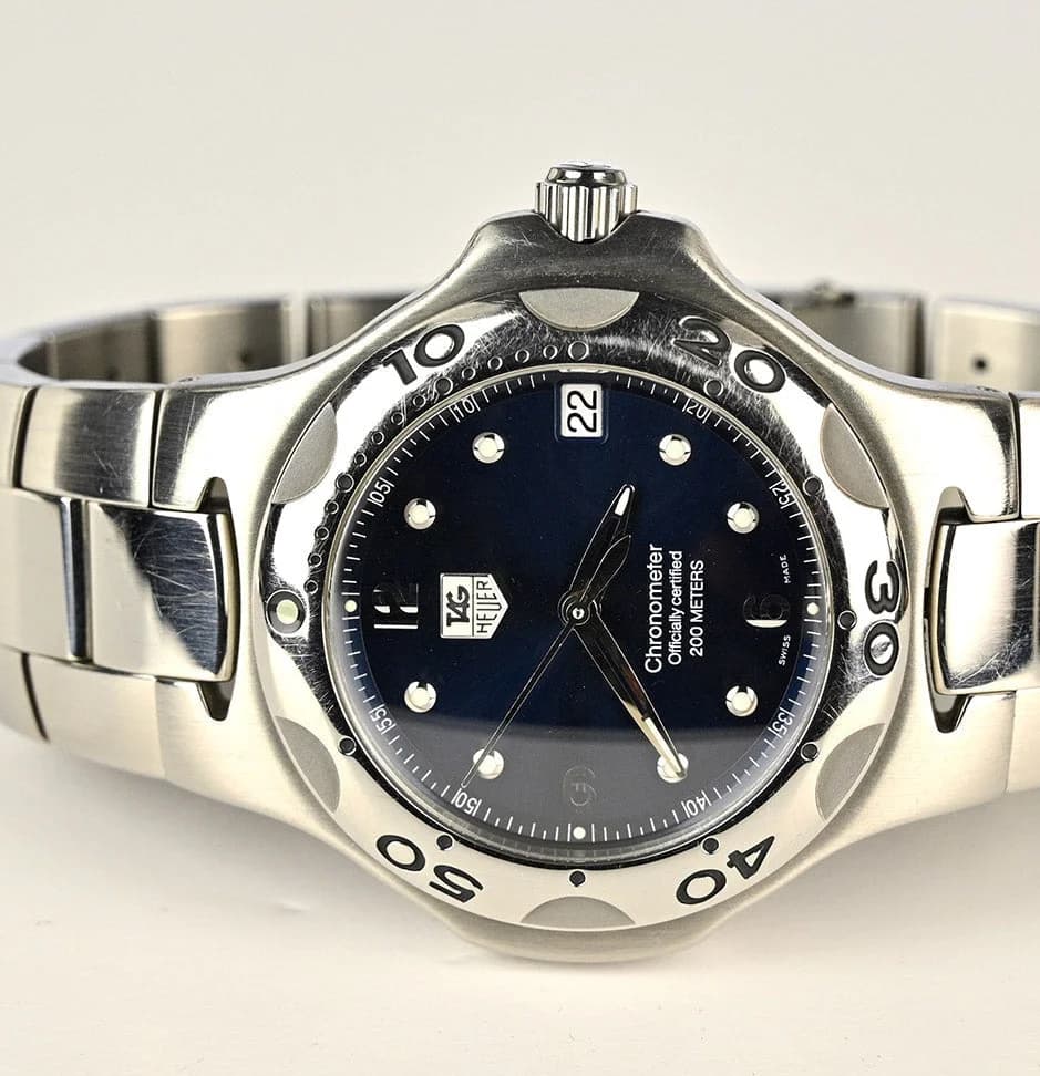 Side profile showing the Kirium's flat 11mm case thickness