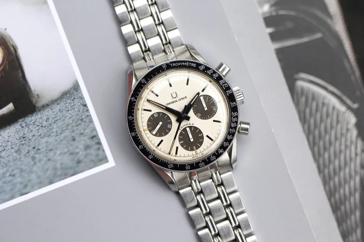 The panda dial on the Compax 885103/02. White main dial, tropical brown subdials, tachymeter bezel. The triple-register layout that started it all.