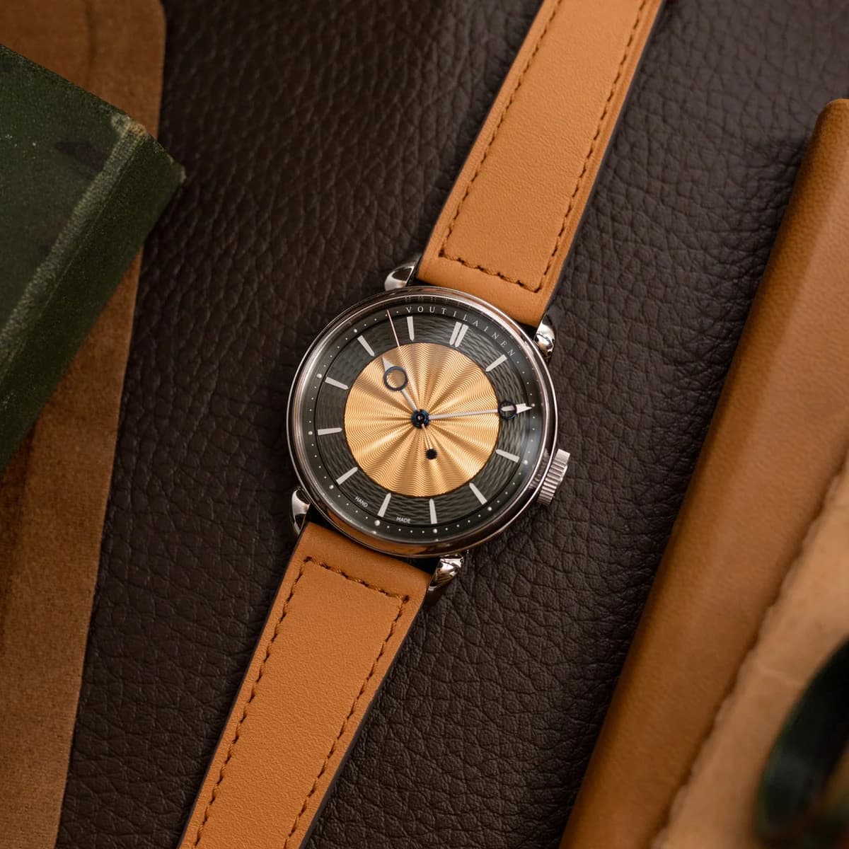 28SC-SB variant with green and gold two-tone guilloche, tan leather strap